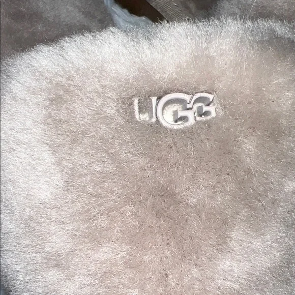 UGG Plush Grey Slippers Size 8 - Picture 3 of 6